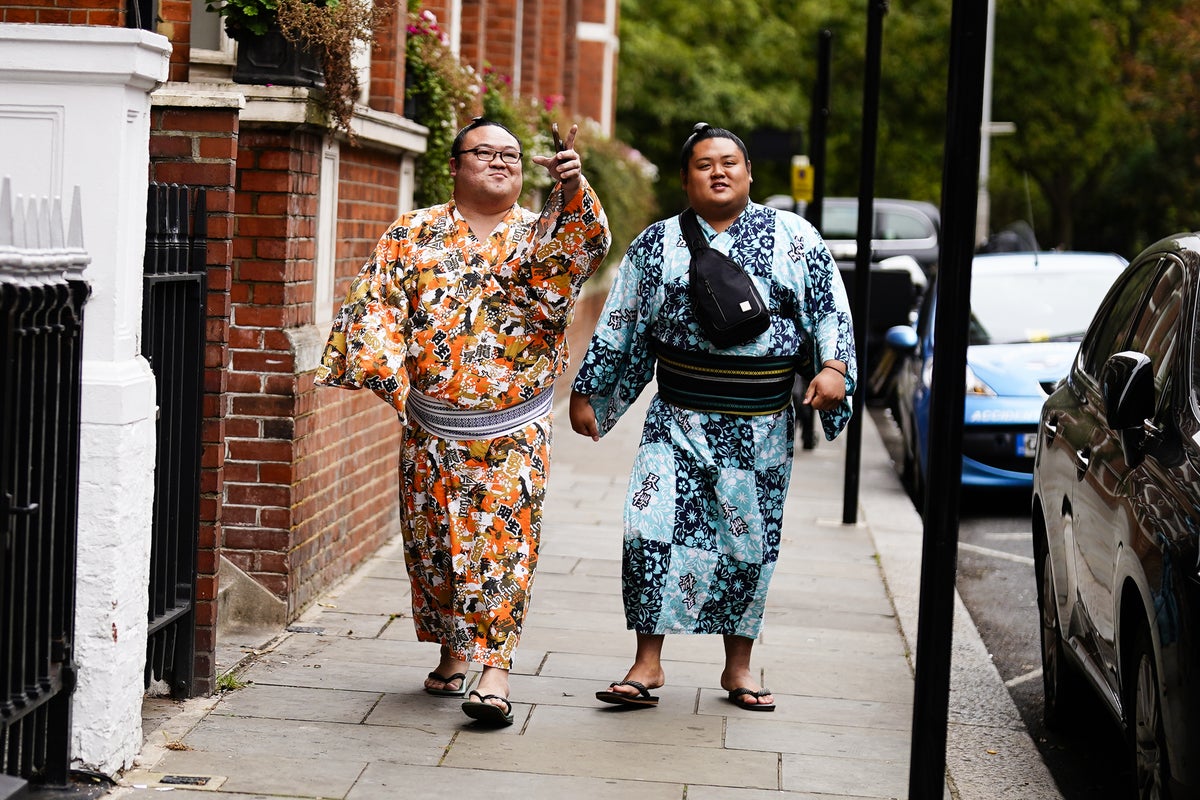 Sumo Wrestlers Spotted Sightseeing Ahead Of London Tournament The sumo-wrestlers-spotted-sightseeing-ahead-of-london-tournament-the
