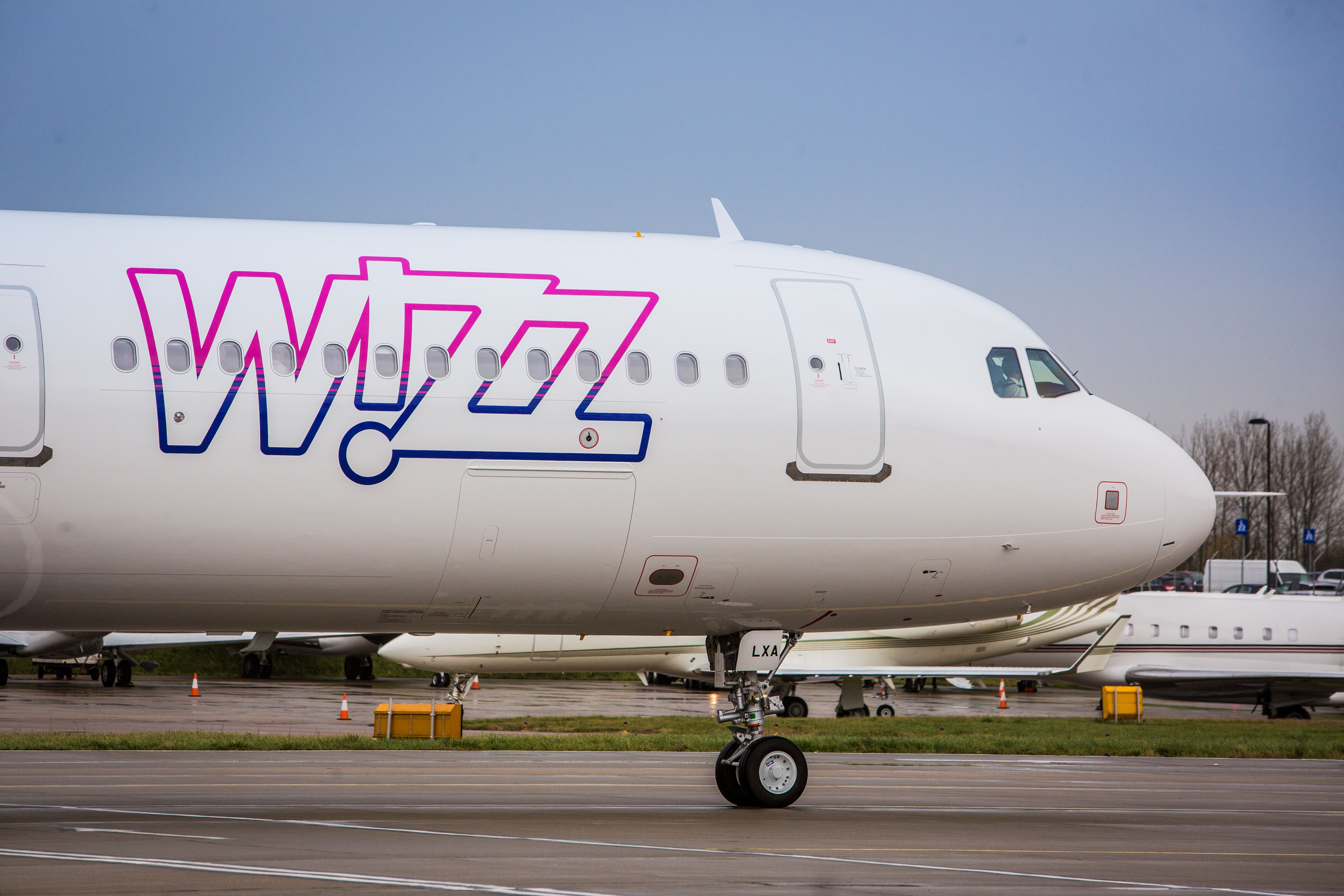 Wizz Air has announced it plans to train 1,200 new pilots by 2028, including 240 from the UK