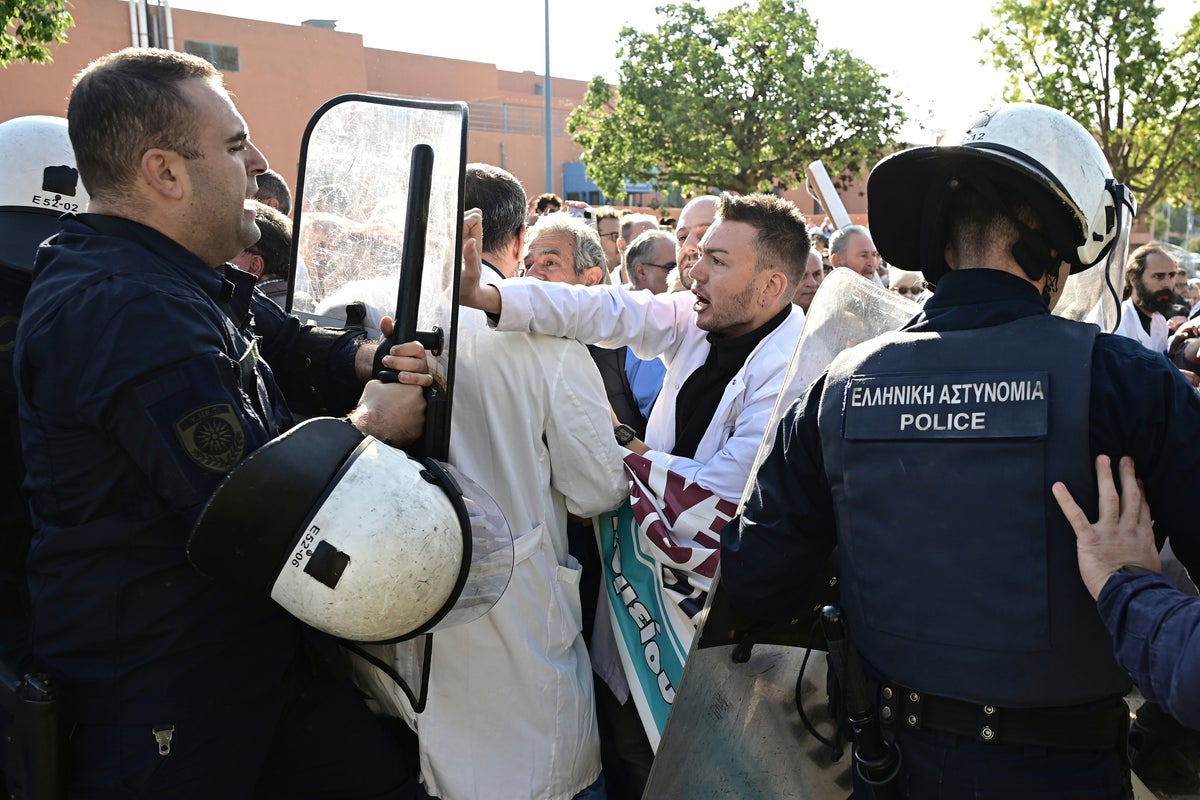 Greek riot police scuffle with protesting doctors during hospital tour by PM Mitsotakis