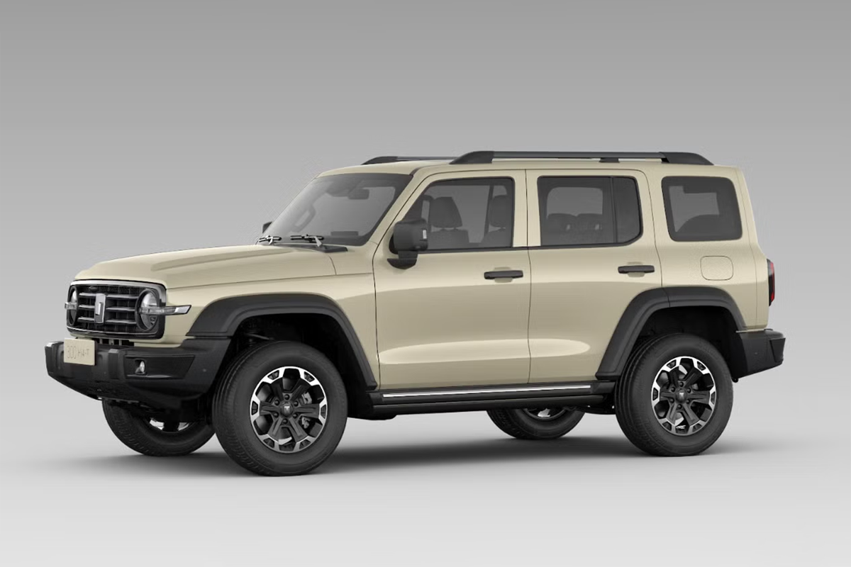 Chinese Tanks take aim at Land Rover
