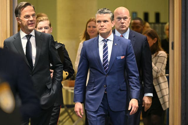 <p>El secretario de Defensa de EE. UU., Pete Hegseth, se encontraba el miércoles en Bruselas, Bélgica, para asistir a la reunión de ministros de defensa de la OTAN, antes de que su avión tuviera que realizar un aterrizaje de emergencia debido a la rotura de un parabrisas </p>