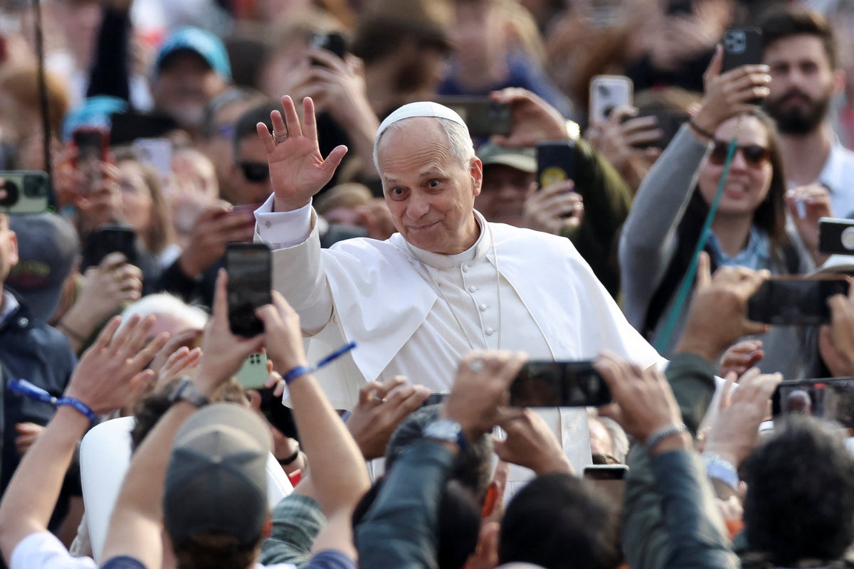 White Sox superfan Pope Leo trolls the Cubs in Spanish after a fan shouts out at him at the Vatican: ‘Han perdido! They lost!’
