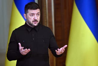 Ukraine-Russia war latest: Zelensky lands in Washington DC after Putin warns Trump not to give Kyiv Tomahawks   www.independent.co.uk