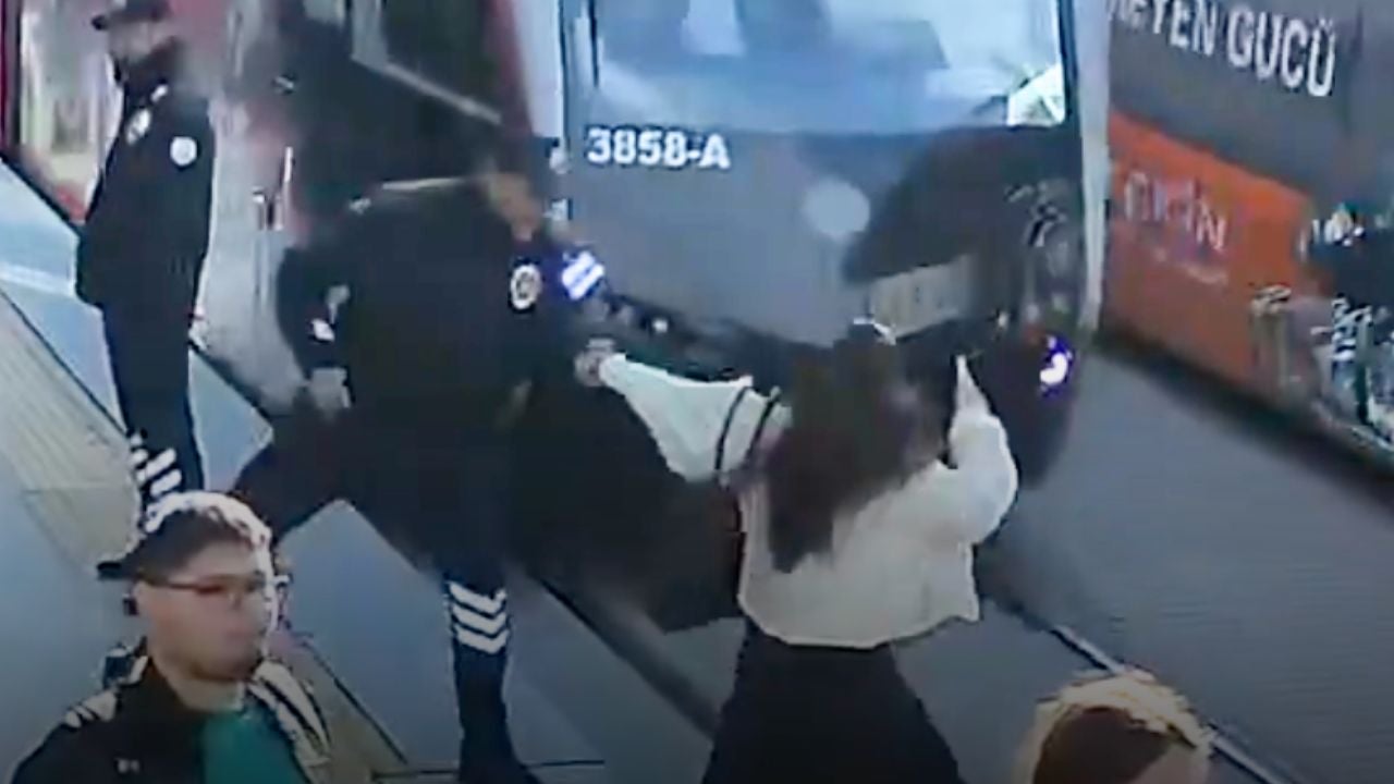 <p>Security guard saves pedestrian from oncoming tram in dramatic rescue

</p>