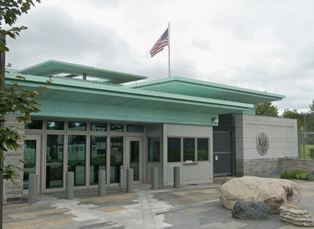 <p>Outside the US Embassy in Norway </p>