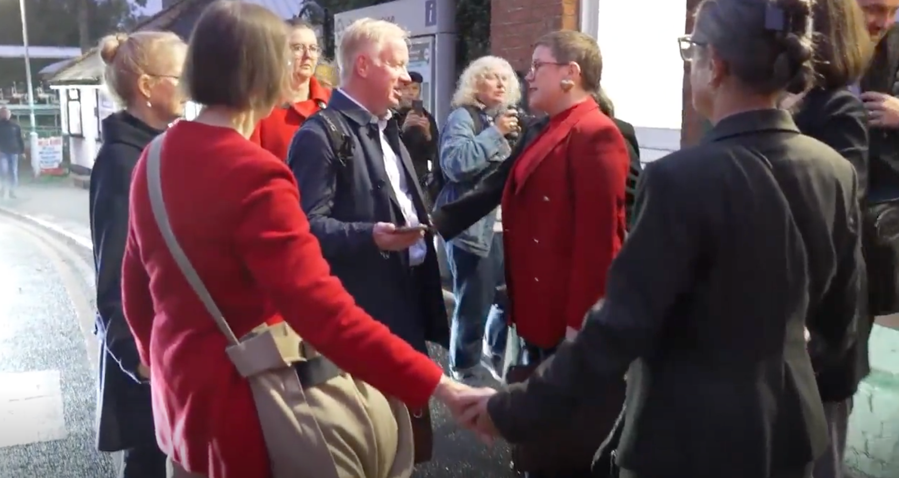 <p> Climate activists attempt to place Anglian Water CEO under 'citizen's arrest'</p>