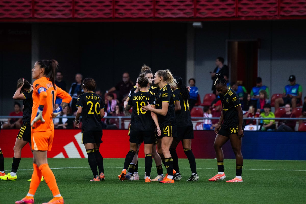Manchester United survive controversial red card to continue perfect Women’s Champions League start