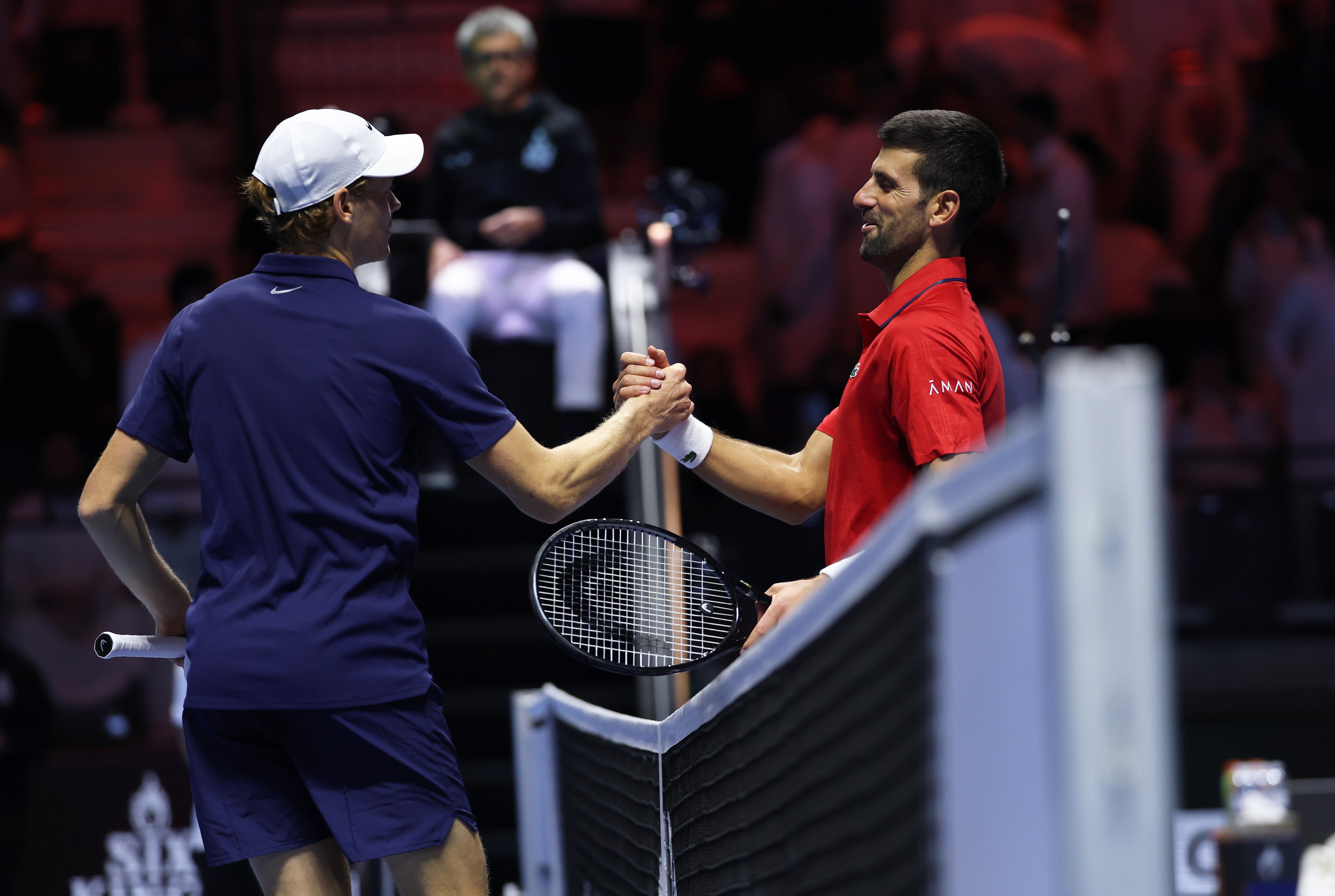 Djokovič bol zbitý, keď Sinner vyhral 6-4 6-2 v semifinále Six Kings Slam