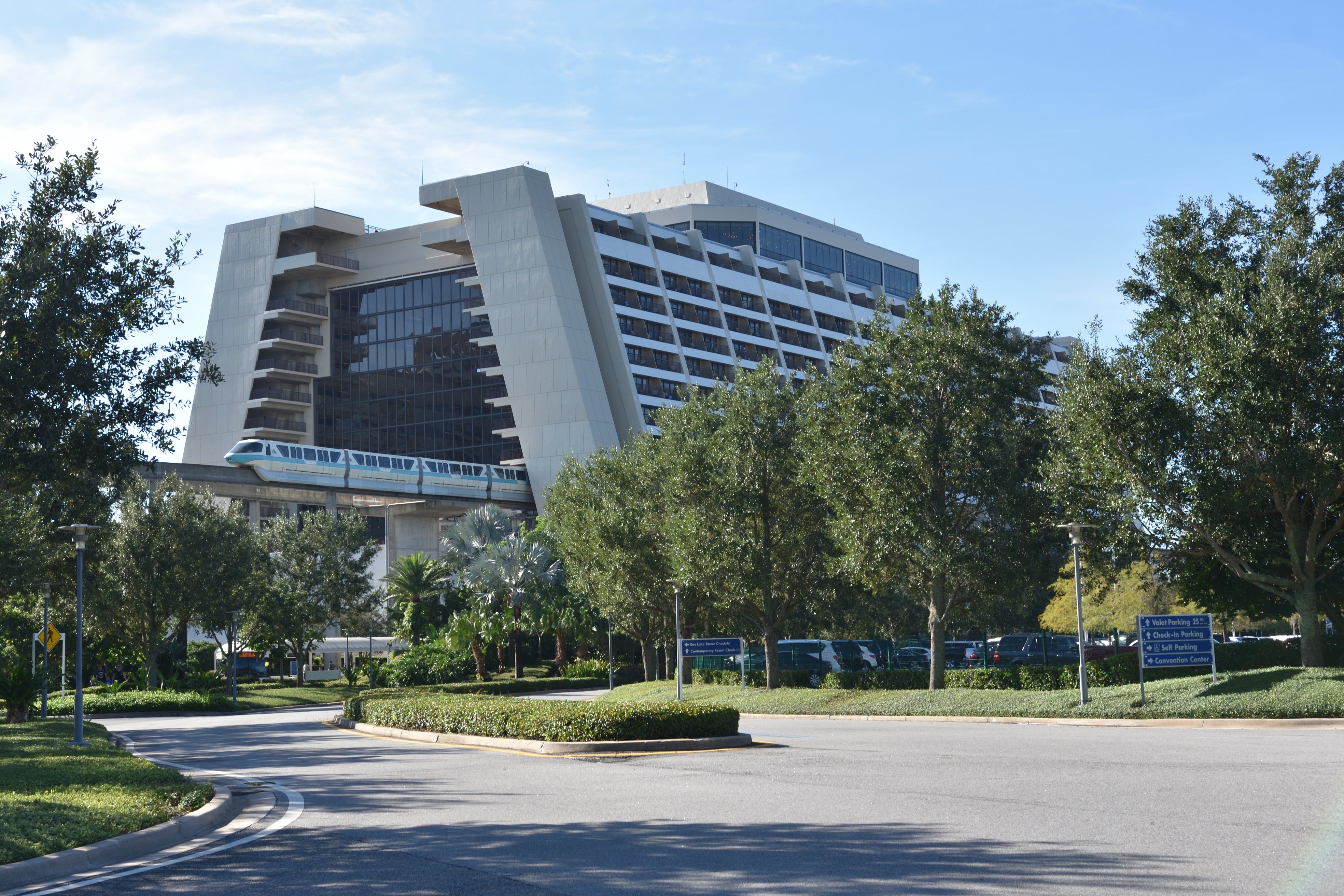 As autoridades estão investigando uma morte na quinta-feira no Disney's Contemporary Resort, nos arredores de Orlando, Flórida, a terceira morte em uma propriedade da Disney perto da Disney World nas últimas duas semanas.