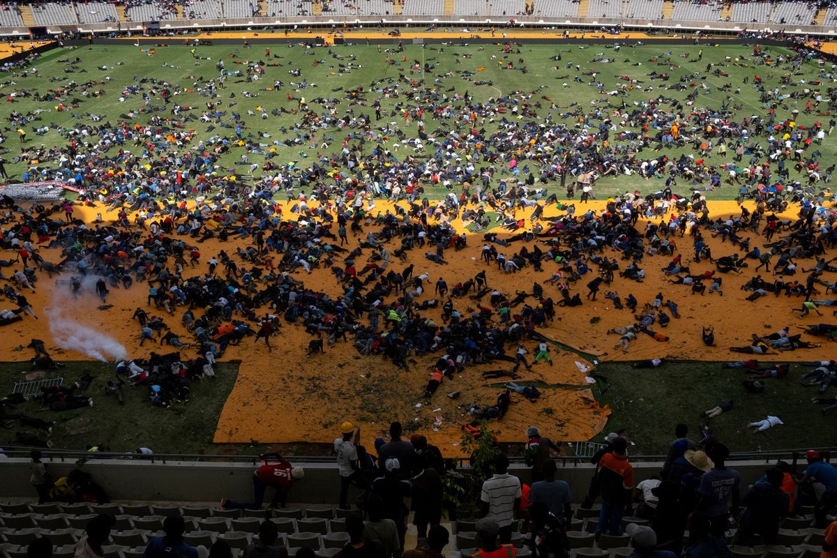 Three killed after Kenyan security forces fire on crowds mourning opposition leader Three killed after Kenyan security forces fire on crowds mourning opposition leader