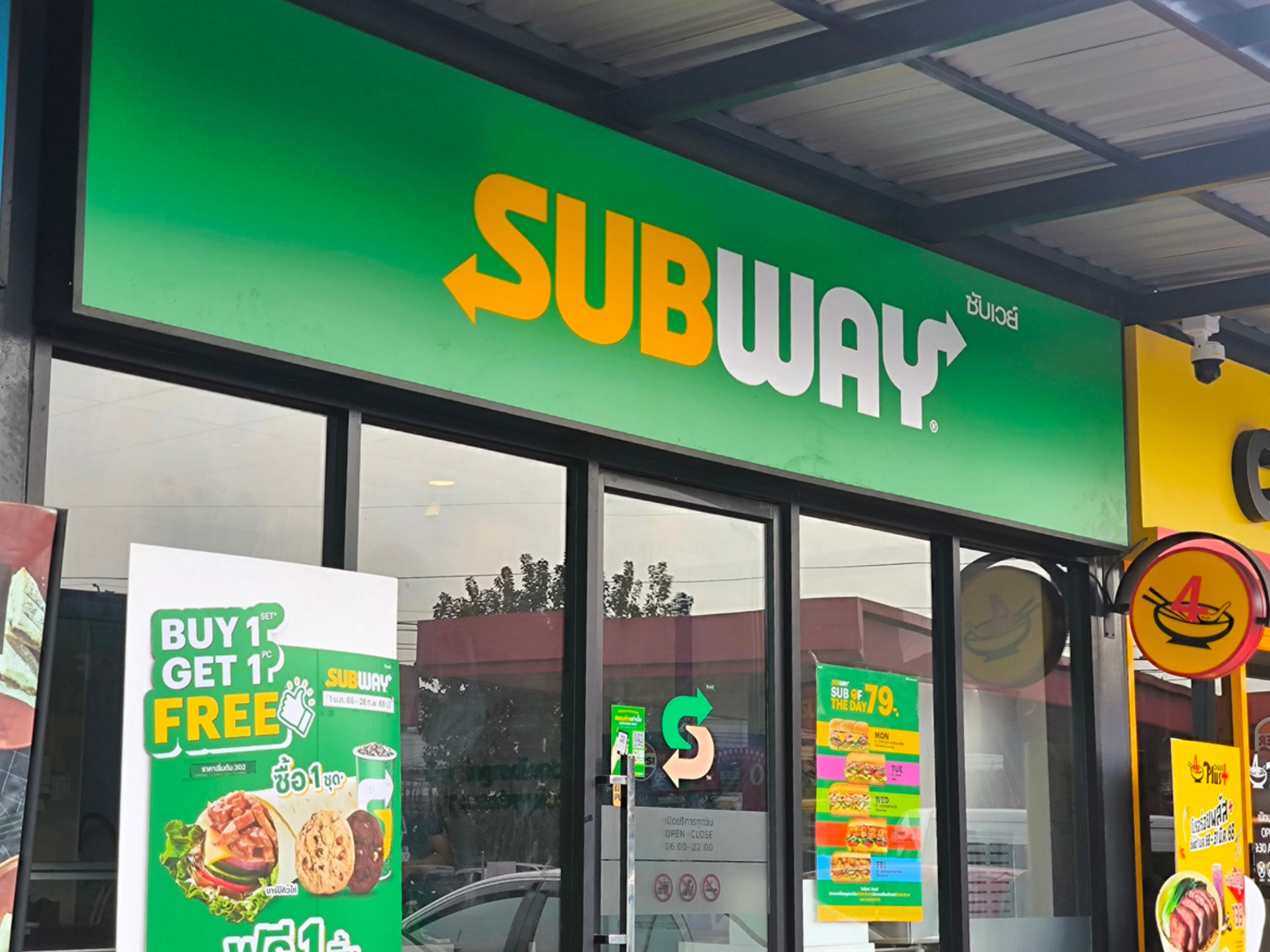 Subway shuttered over 700 stores in the U.S. last year, leaving fewer than 20,000 locations open, according to a report