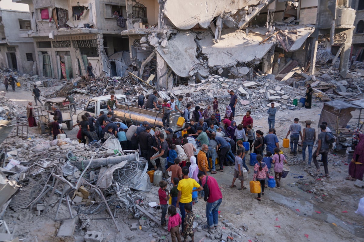 https://static.independent.co.uk/2025/10/17/20/Israel_Palestinians_Gaza_26828.jpg?width=1200&height=800&crop=1200:800