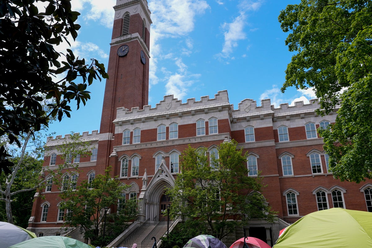 With no takers yet, White House sets meeting with colleges still weighing an agreement with Trump