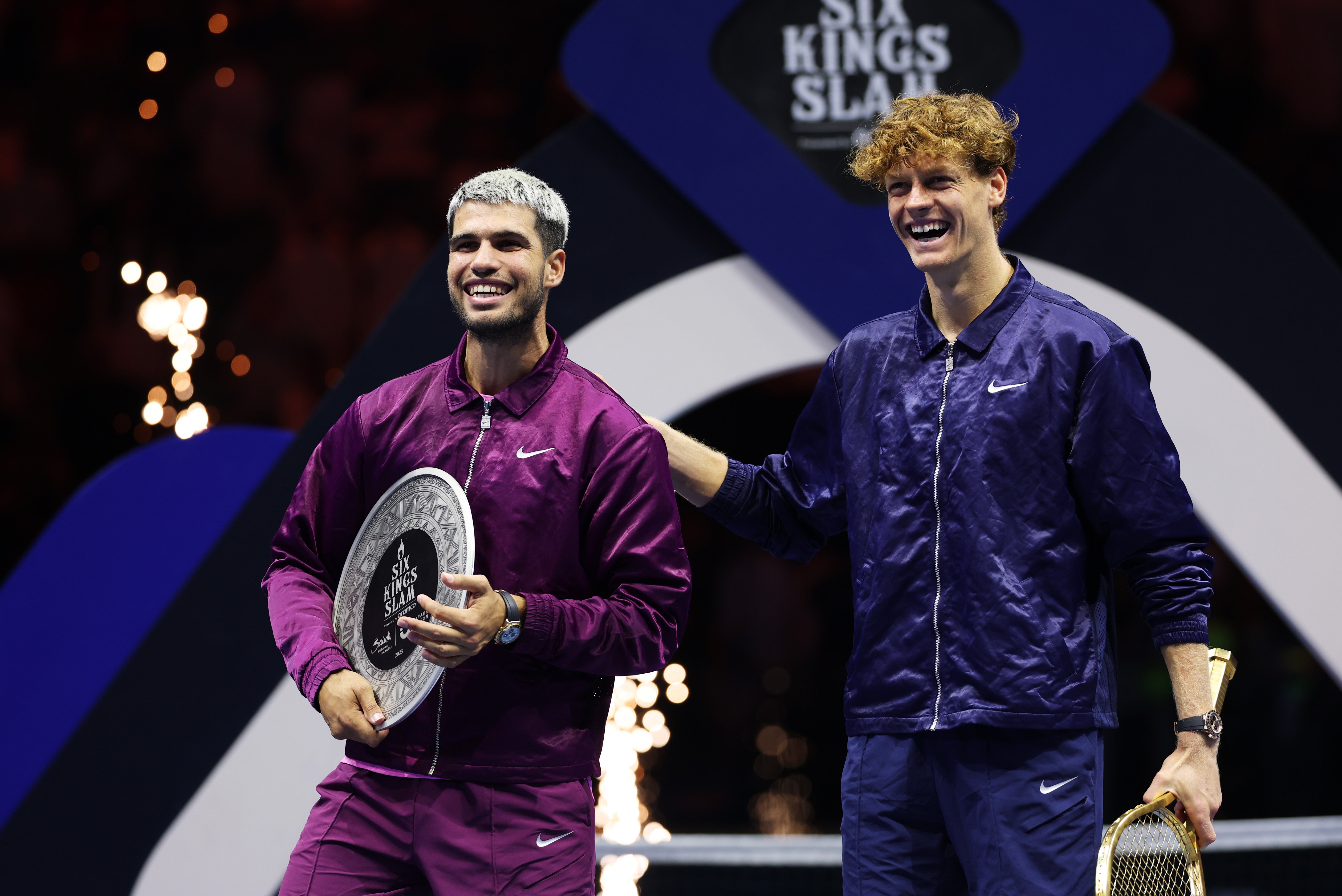 <p>Jannik Sinner defeated Carlos Alcaraz 6-2 6-2 </p>