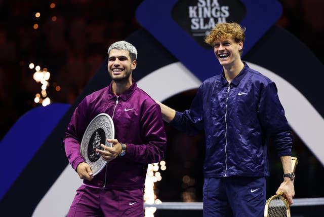 <p>Jannik Sinner defeated Carlos Alcaraz 6-2 6-2 </p>