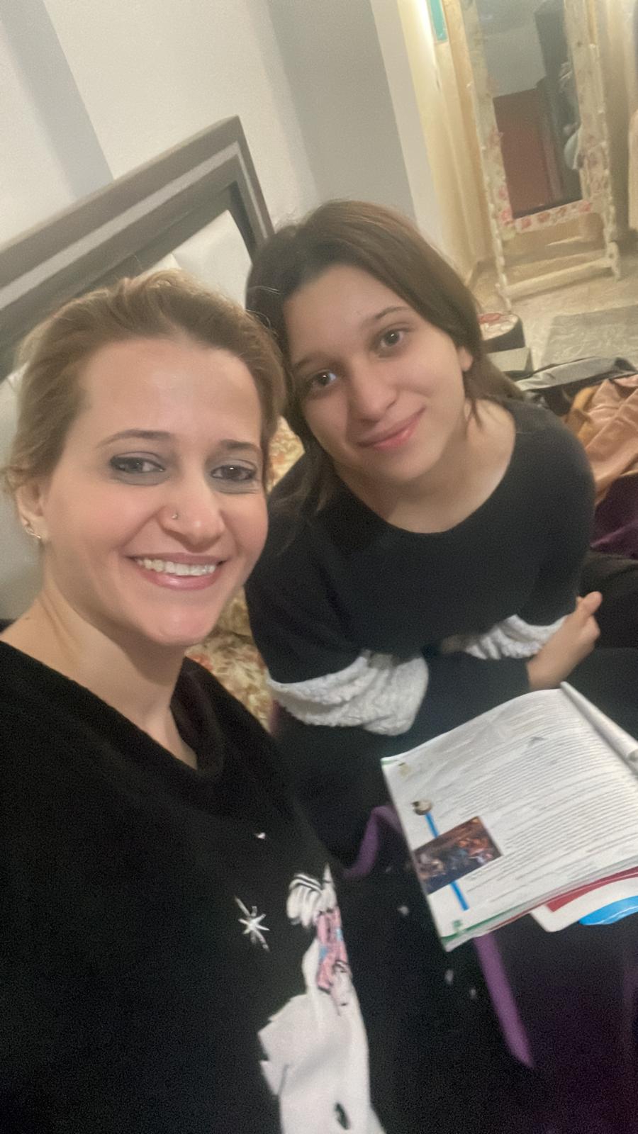 Dania é a mais nova e mais amada de sua família
