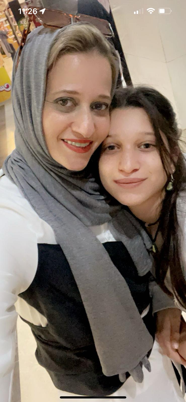 Quando a guerra estourou, Hayat foi separado de sua filha