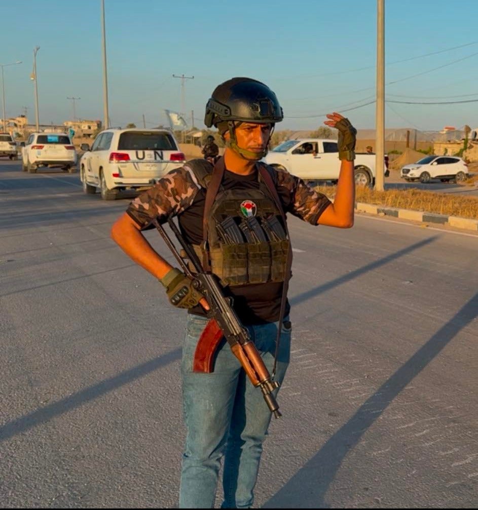 An image reportedly showing Popular Forces militia leader Yasser Abu Shabab directing aid in south Gaza