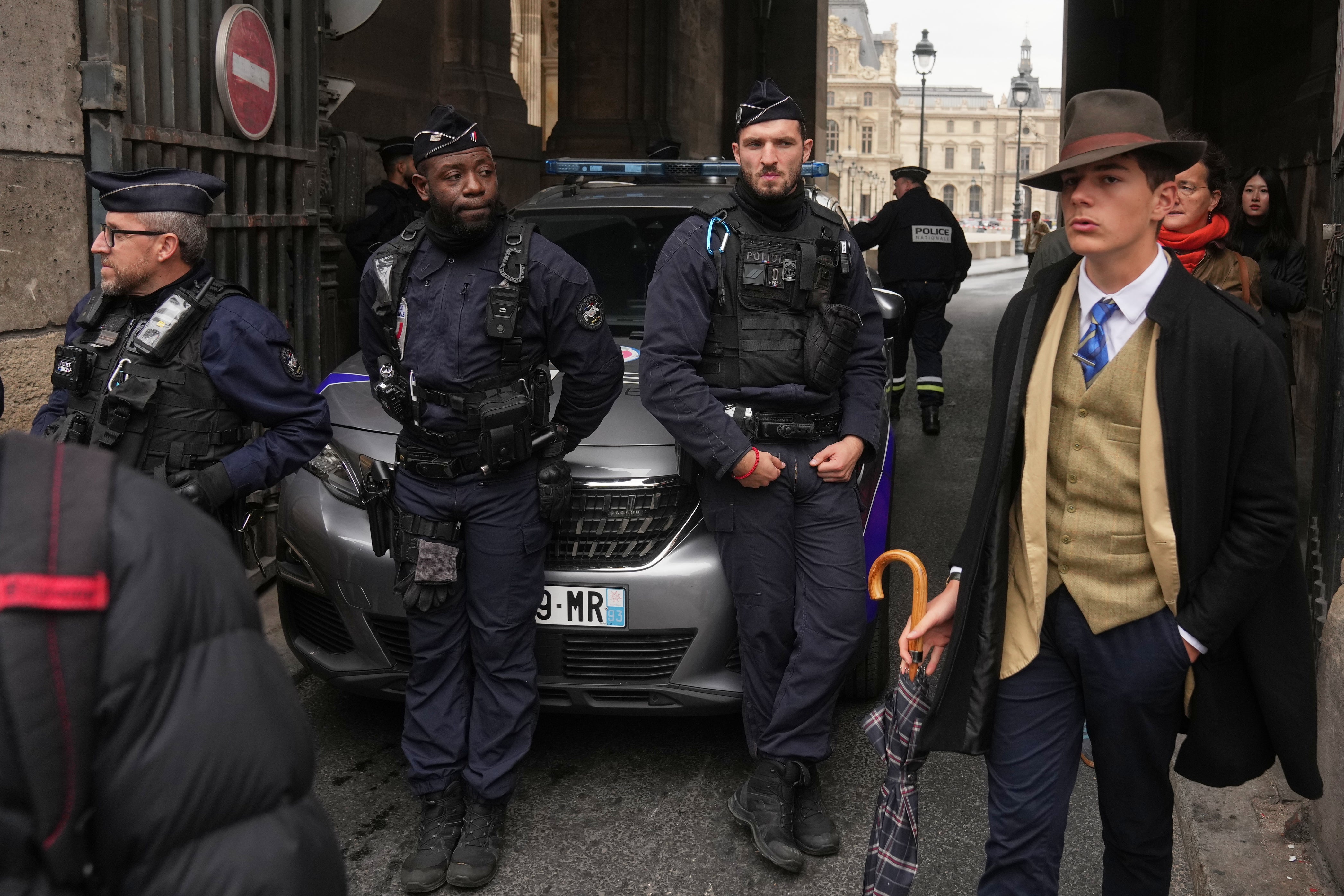 Police officers block an access to the Louvre museum after a robbery Sunday, Oct. 19, 2025 in Paris
