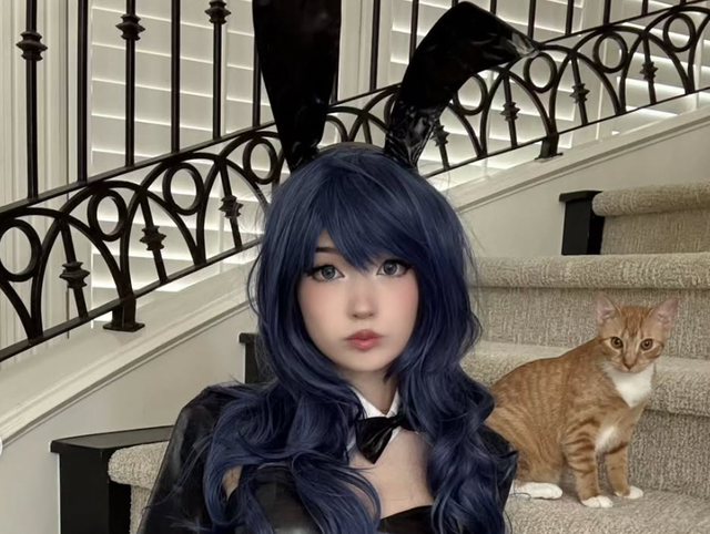 <p>La popular streamer de Twitch Emiru apareció en la TwitchCon el fin de semana, donde fue agarrada inapropiadamente por un fan</p>