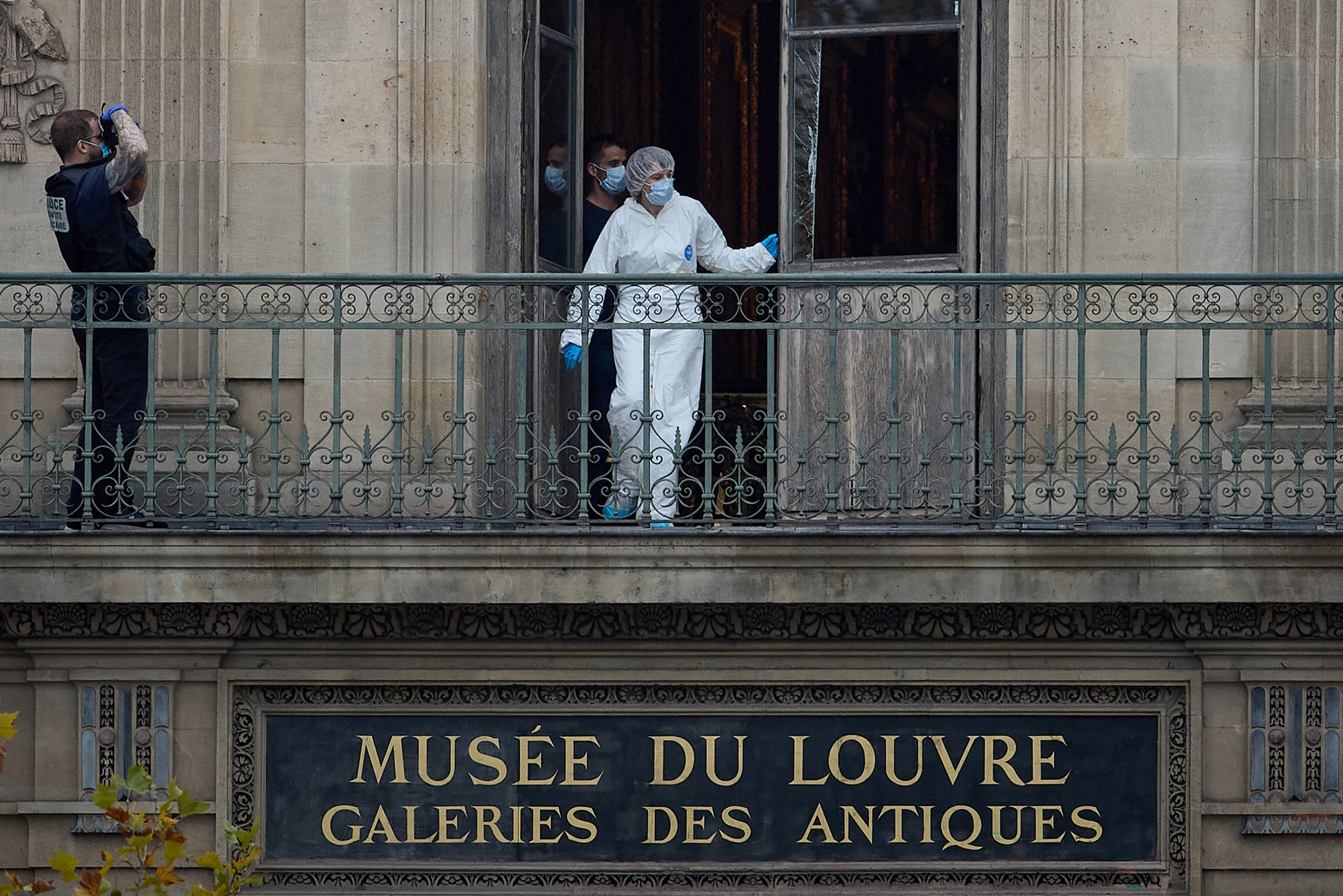 A French Forensics Officer examines the cut window and balcony of a gallery at the Louvre Museum, which was the scene of a robbery at the world-famous museum earlier in the day on 19 October 2025 in Paris, France. - France’s culture minister, Rachida Dati, announced the closure of the world-famous art museum on X due to the robbery taking place just after the Louvre opened to the public