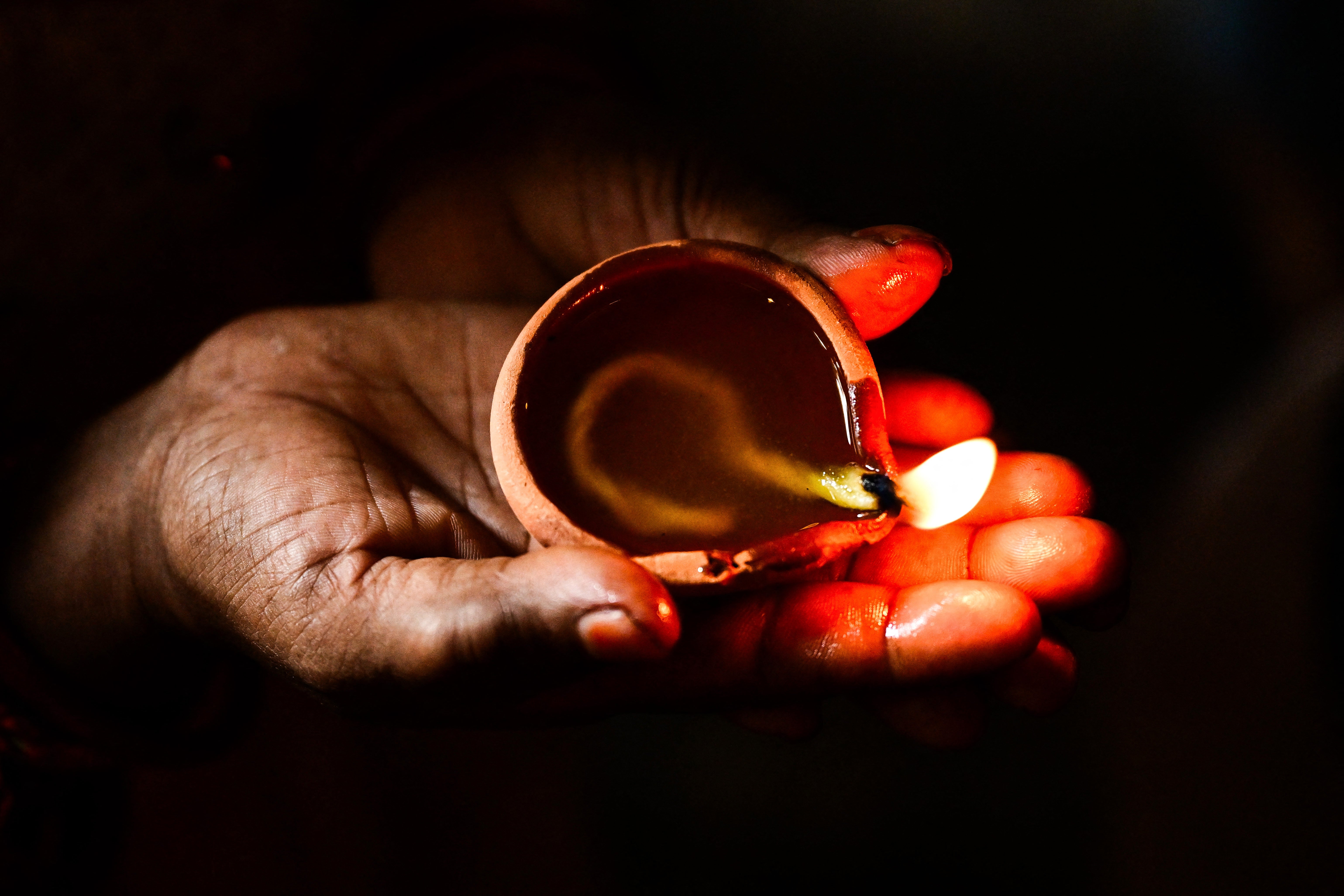 <p>A devotee lights traditional oil lamps on the occasion of 'Diwali', the Hindu festival of lights at a temple in Colombo </p>