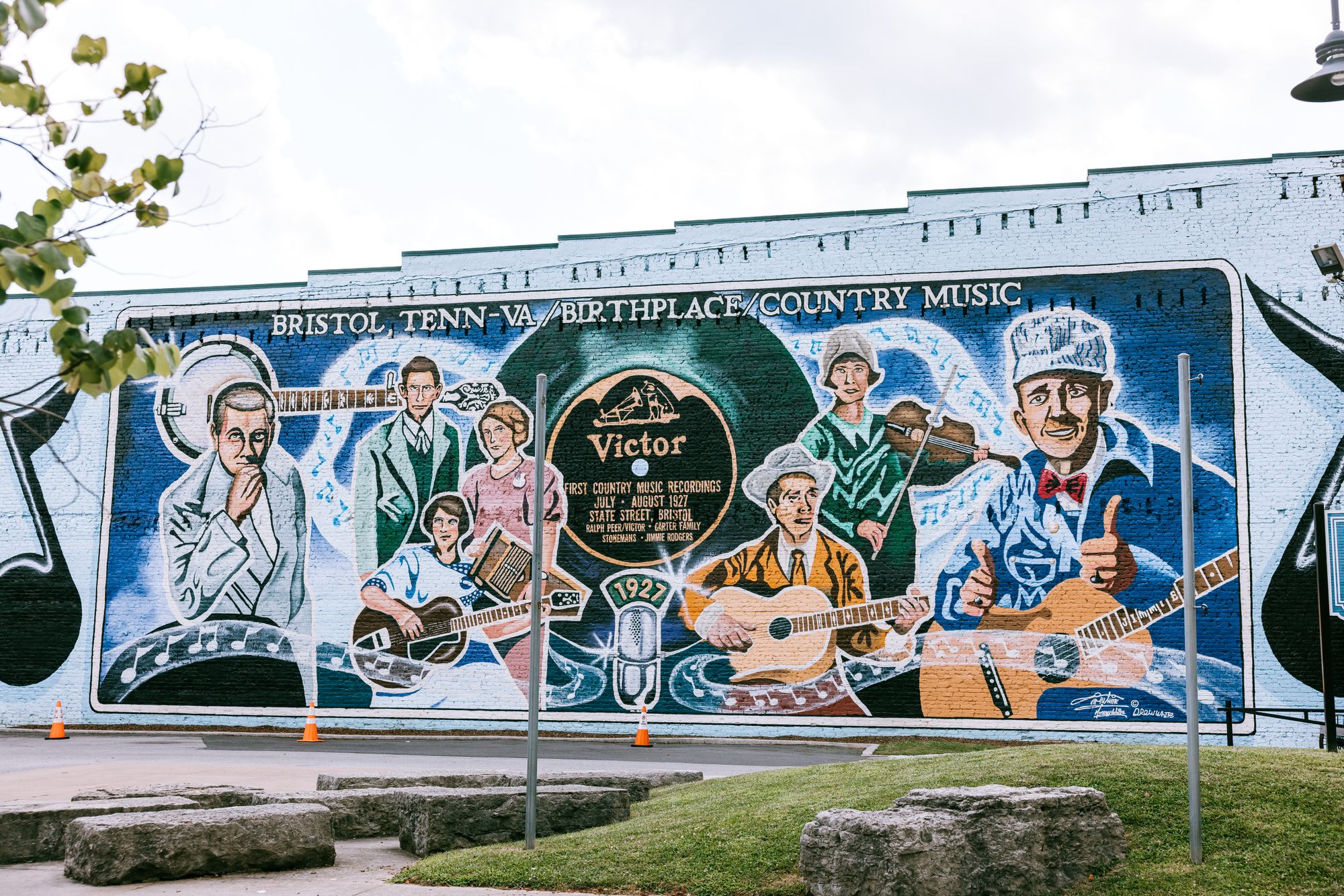Bristol's hand-painted mural depicting early country artists who were recorded by Ralph Peer in the 1927 Bristol Sessions