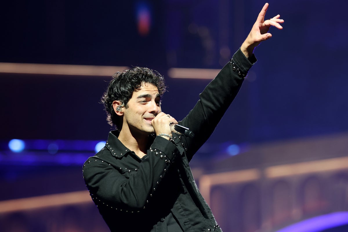 Joe Jonas responds after fans claim viral video shows him doing cocaine on stage Joe Jonas responds after fans claim viral video shows him doing cocaine on stage