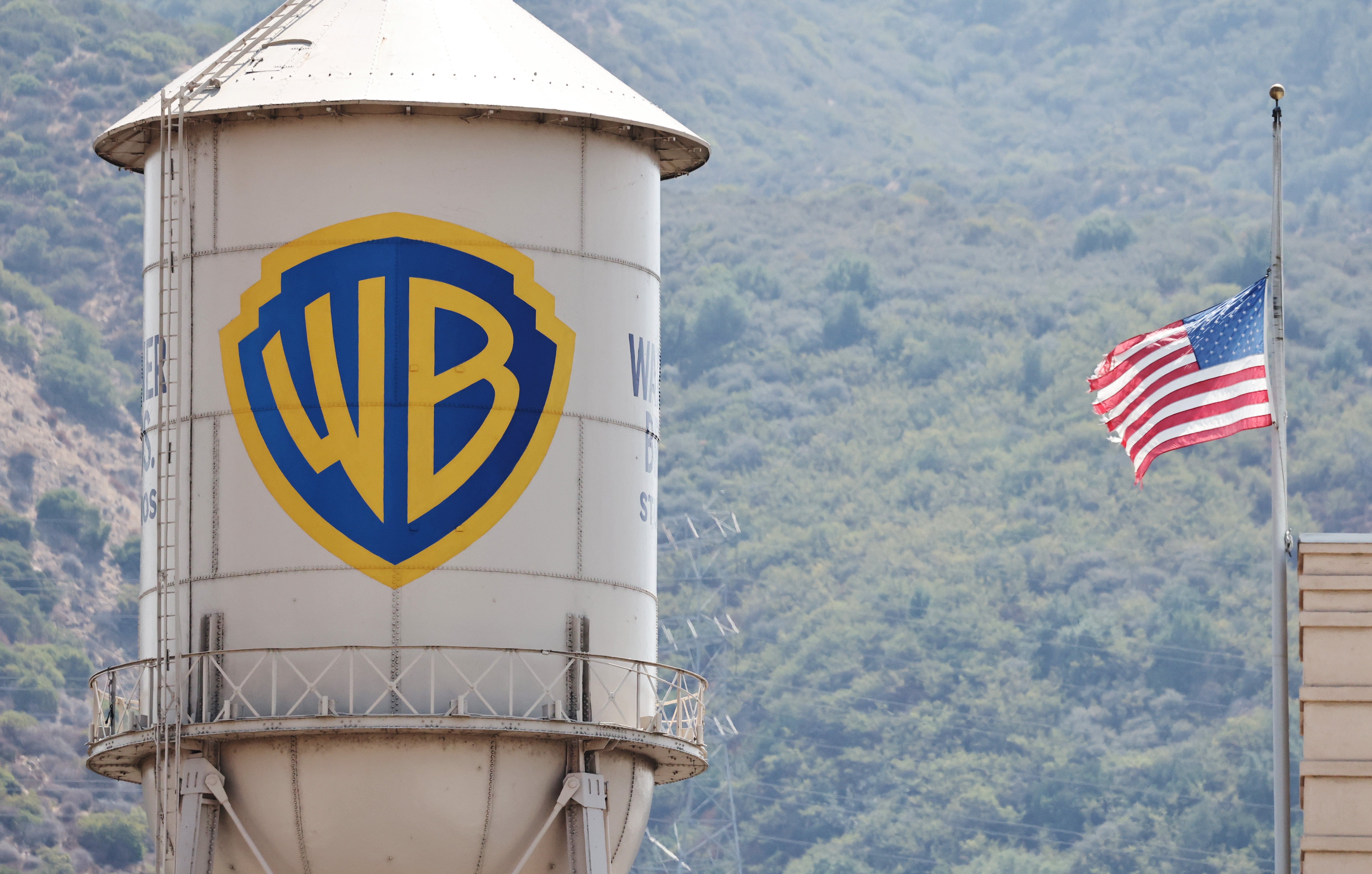 Warner Bros. Discovery, que comprende un estudio de cine y cadenas de cable, se ha puesto a la venta.