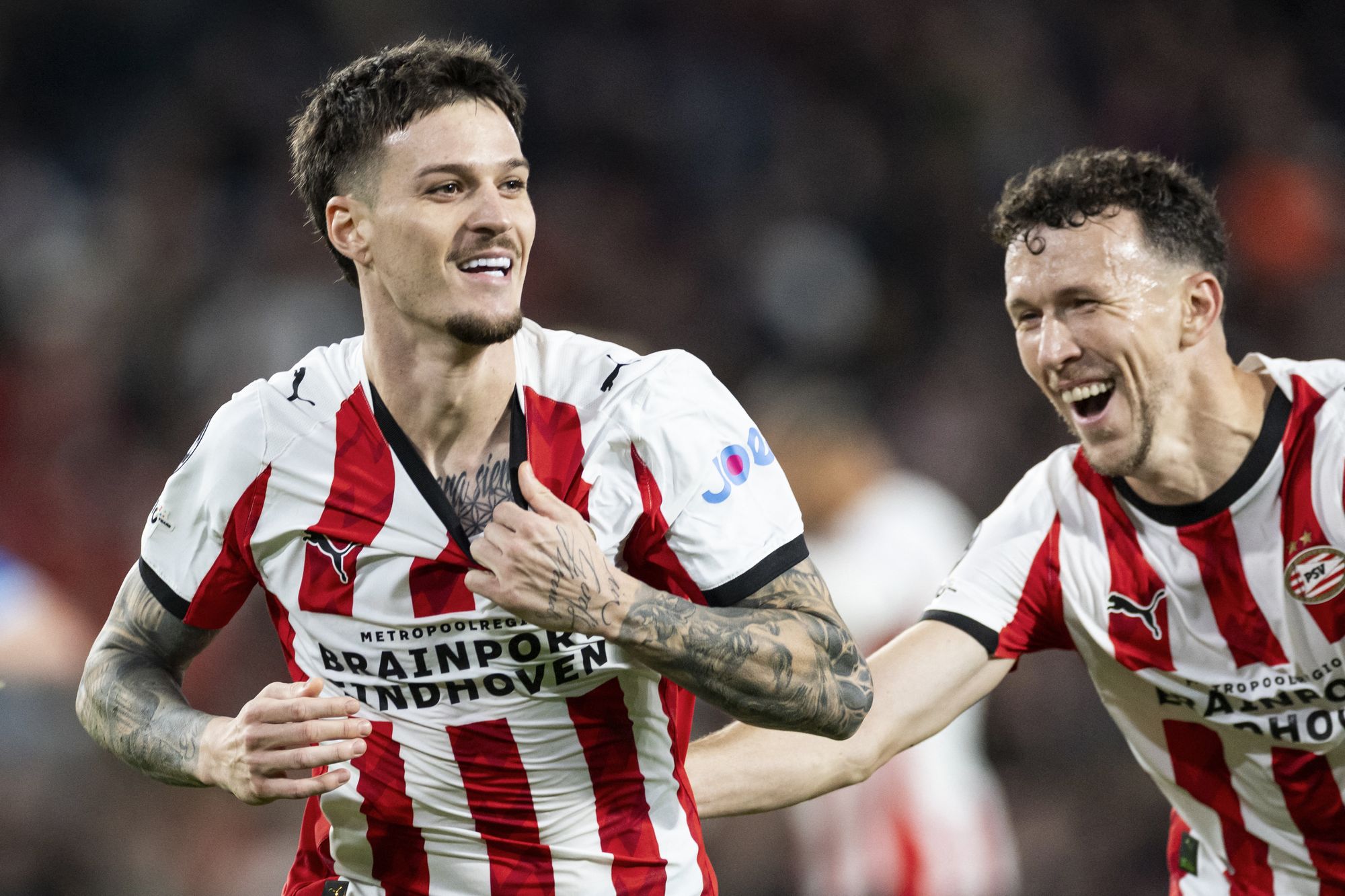 Dennis Man mencetak dua gol saat PSV mengalahkan Napoli