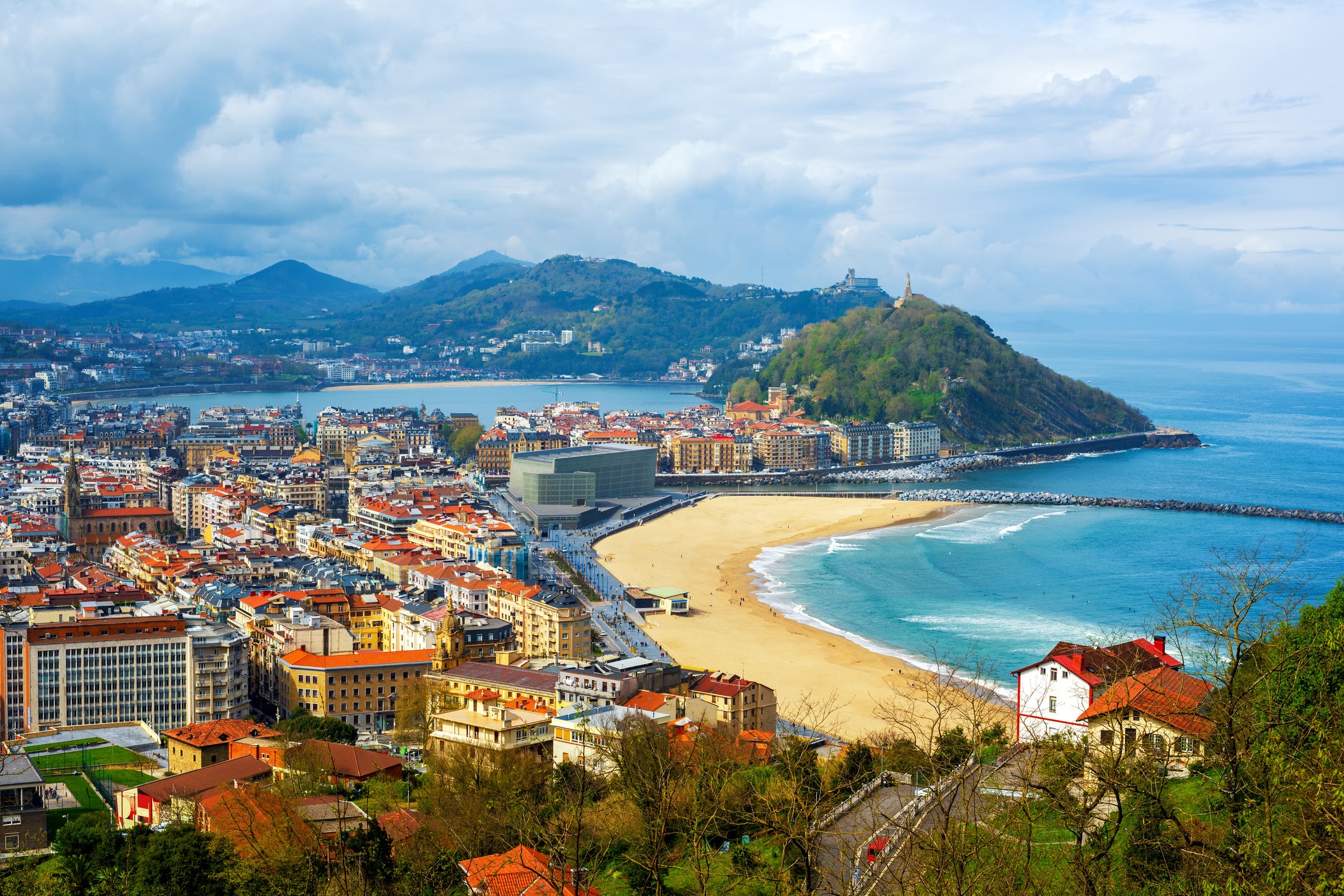 <p>The proposal will allow pets on San Sebastian’s coastline between 9pm and midnight in summer </p>