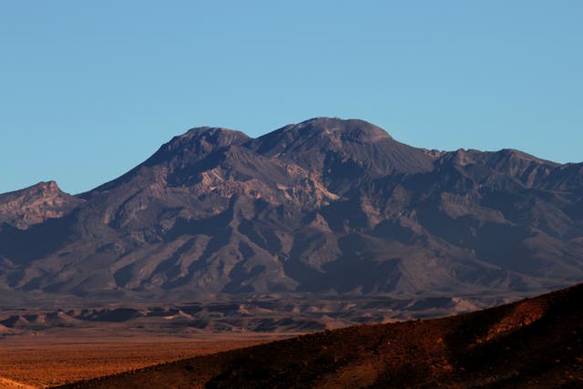<p>Los científicos afirman que se está acumulando una importante presión de gas bajo la superficie del volcán</p>