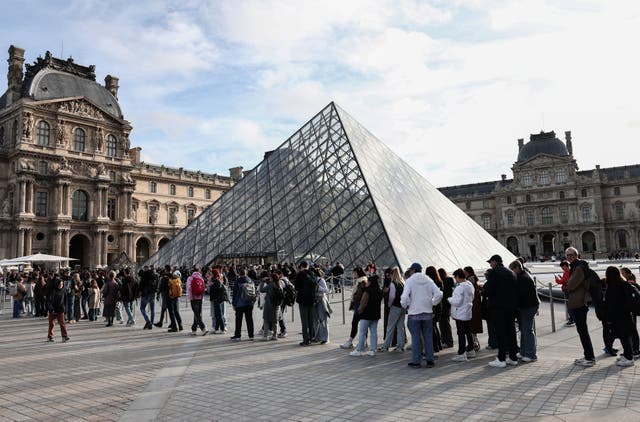 <p>The Louvre Museum has reopened its doors to visitors for the first time since the robbery.</p>
