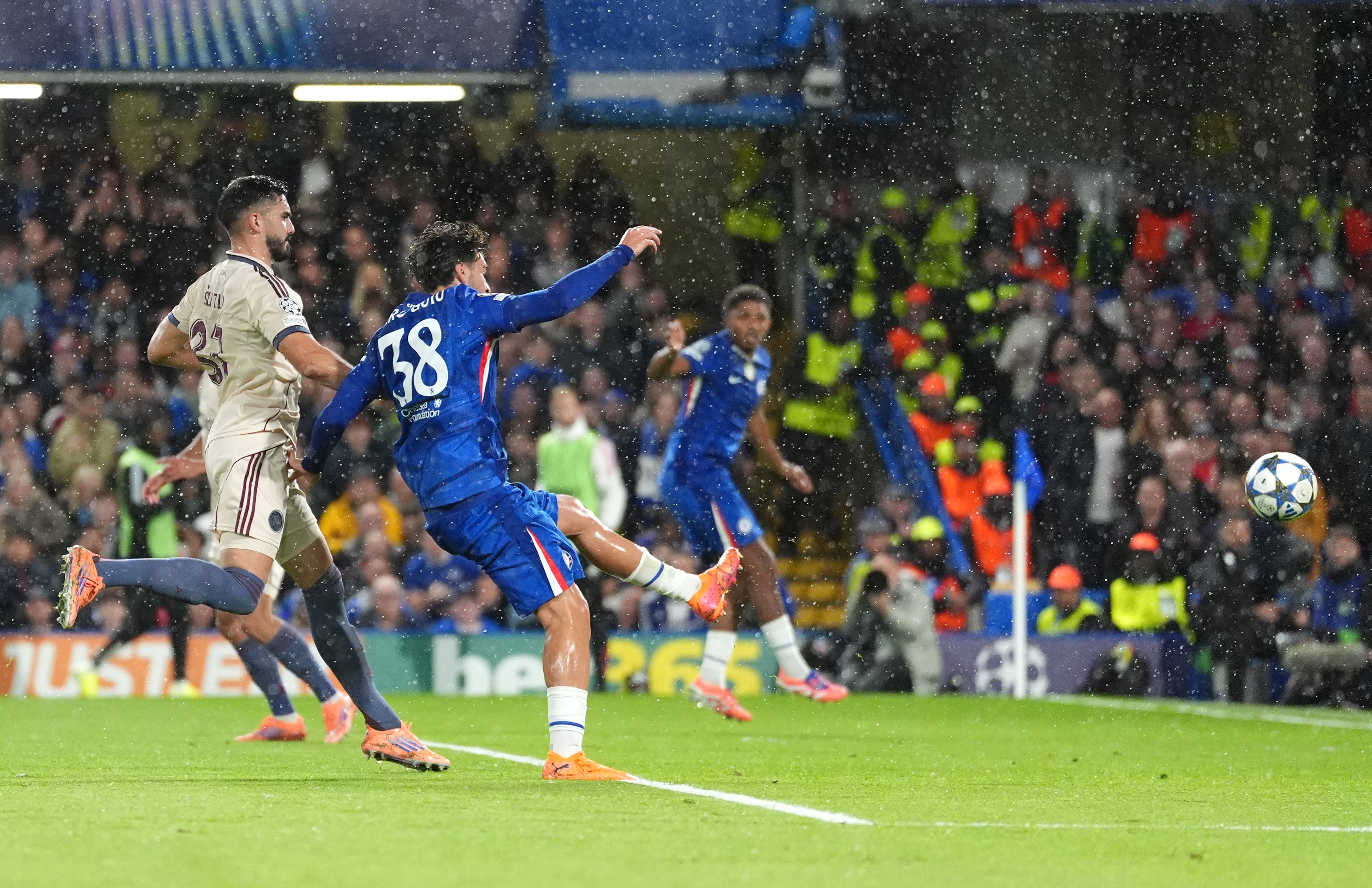 Marc Guiu sent Chelsea ahead after Kenneth Taylor's red card
