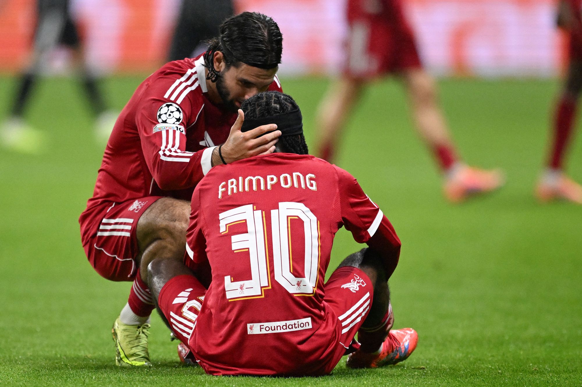 Jeremy Frimpong sofreu uma lesão no tendão da coxa contra o Frankfurt