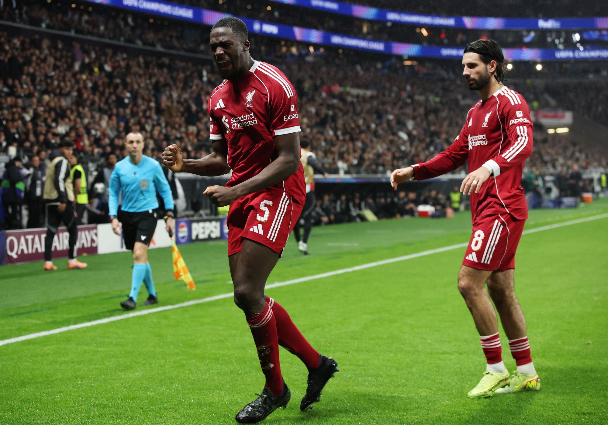 Ibrahima Konate deu uma pausa ao Liverpool à beira do intervalo