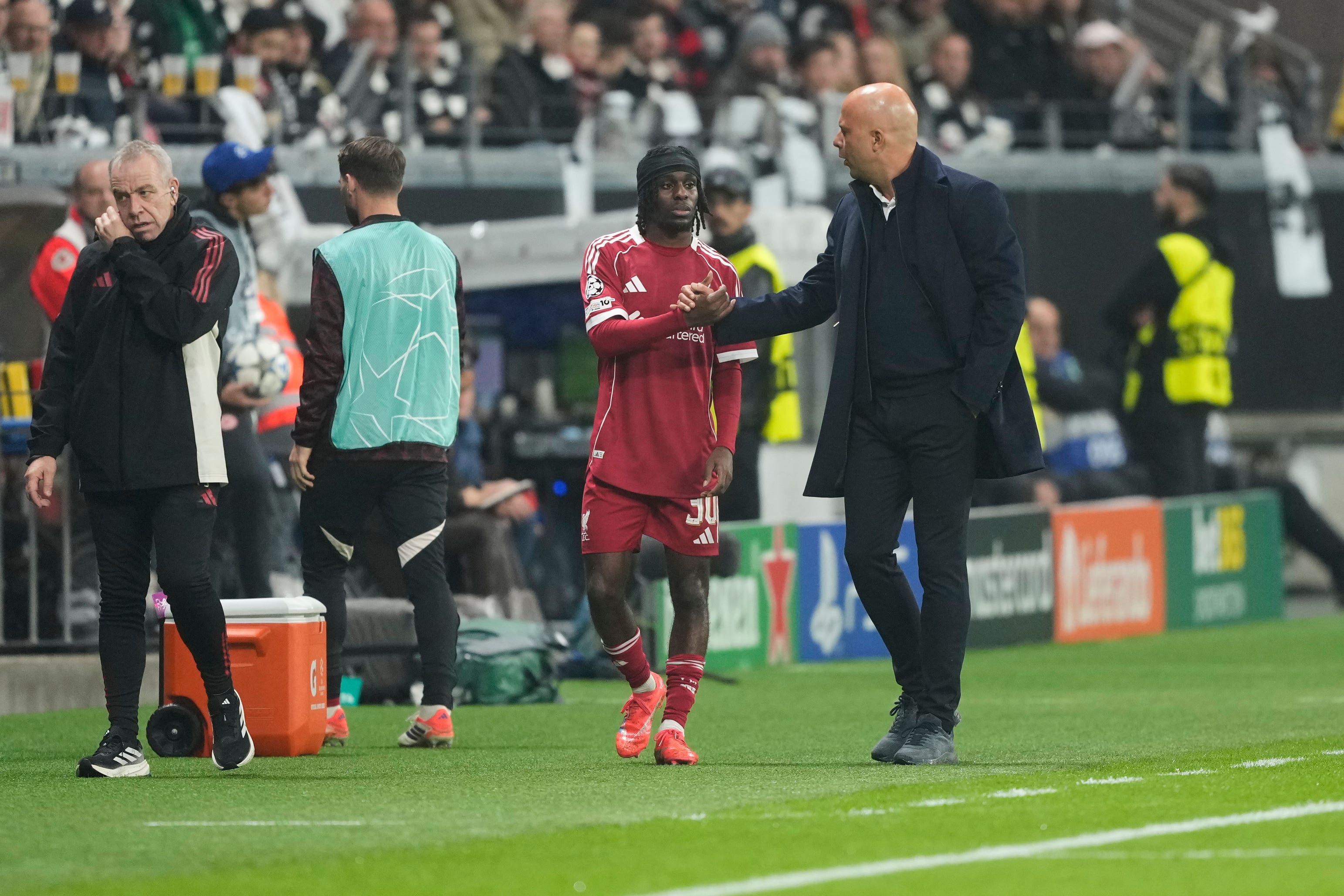 Jeremy Frimpong está lesionado no Liverpool (Michael Probst/AP)
