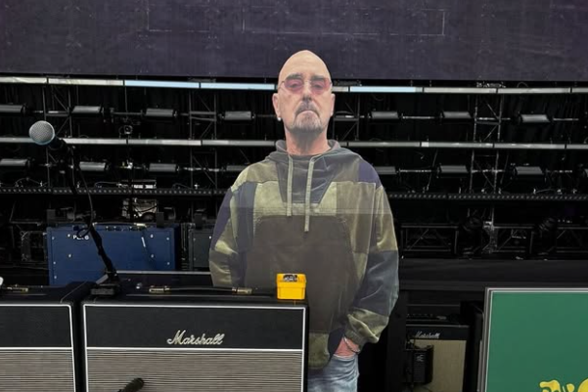 Oasis reveal guitarist Bonehead’s replacement during Seoul gig Oasis reveal guitarist Bonehead’s replacement during Seoul gig