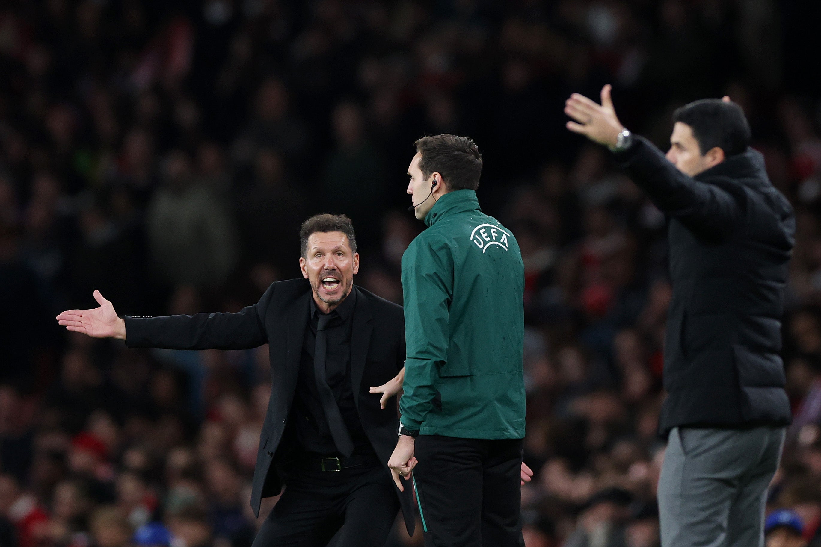 Simeone sempre vai vencer a batalha dos gesticuladores com Mikel Arteta