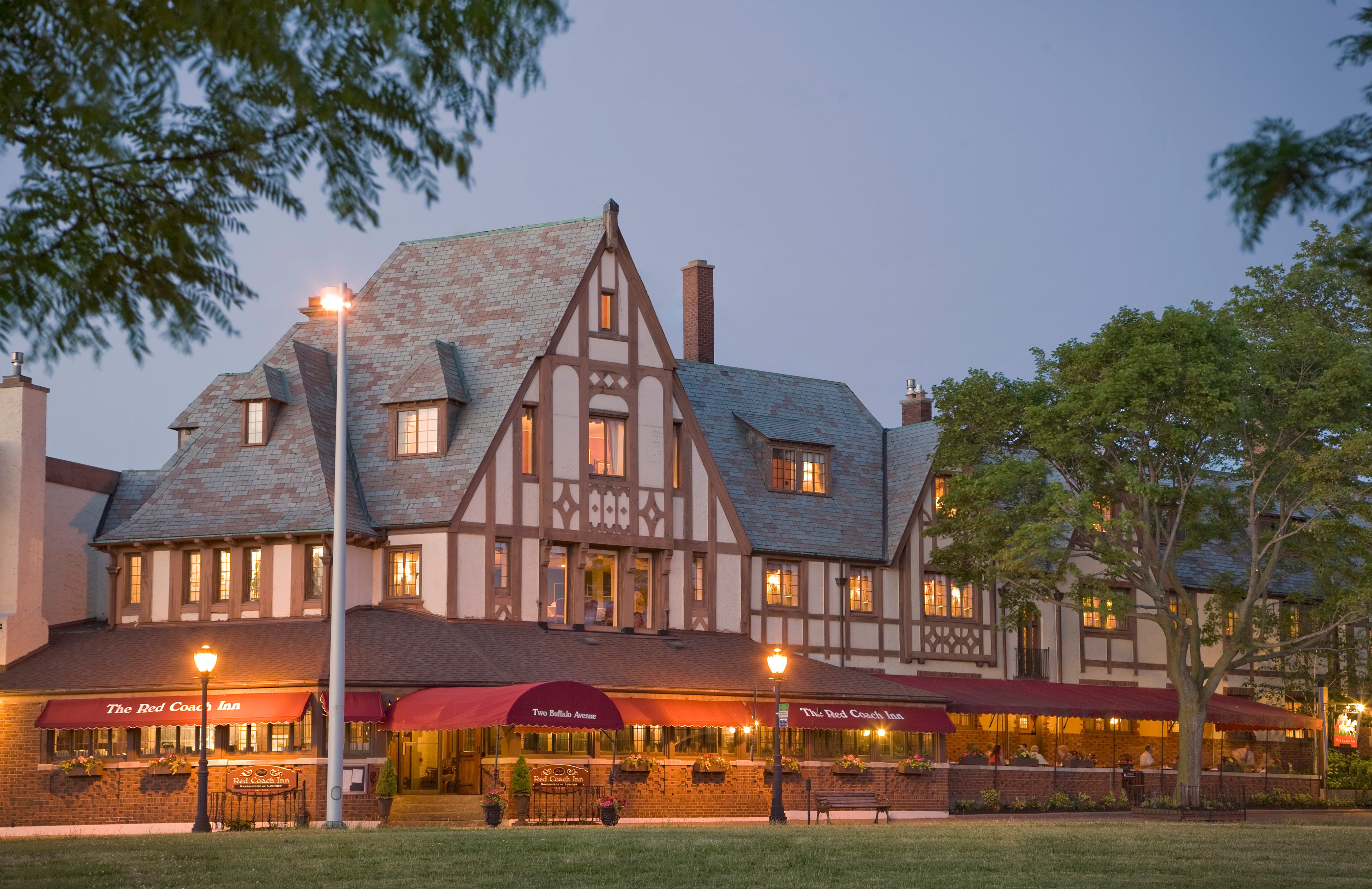 The Red Coach Inn has a homey, autumnal ambience