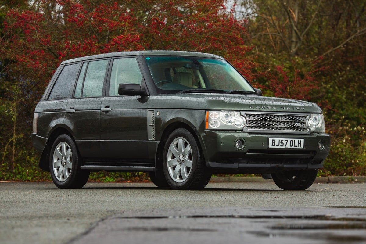 Queen Elizabeth II's 2007 Range Rover Expected to Fetch Up to £60,000 at UK Auction