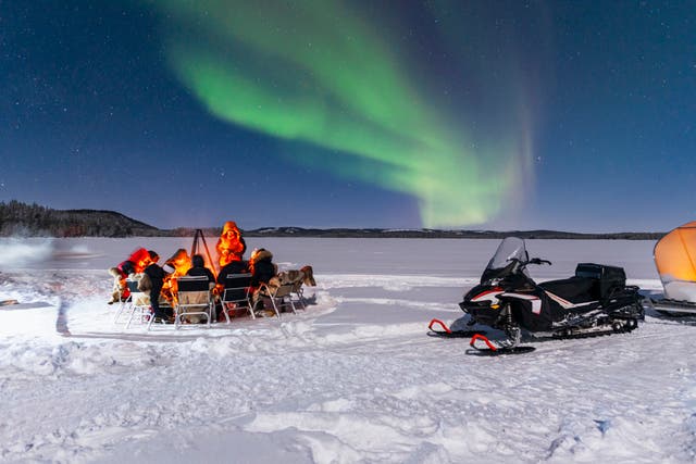 <p>Northern lights spotting is one of the most enchanting activities available in Lapland holiday packages, aside from meeting Santa Claus, of course</p>