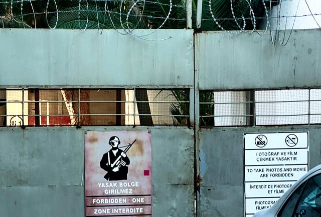 <p>Exclusion zone: Warnings on the UN buffer zone in Nicosia</p>