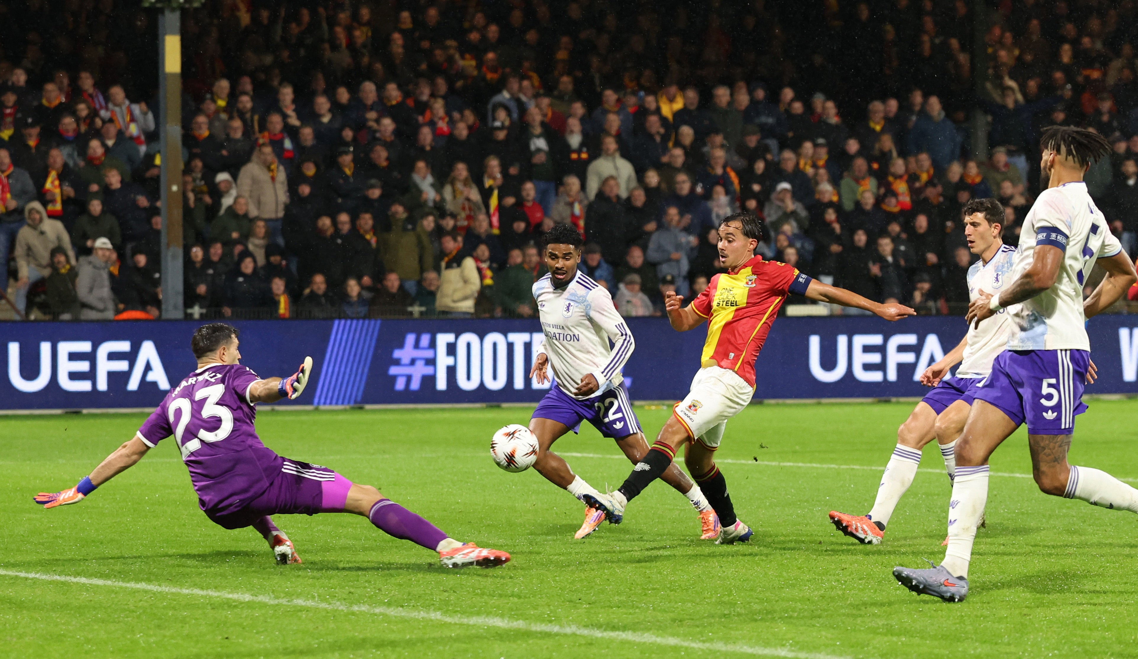 O gol de Mats Diesel deu aos Go Ahead Eagles uma vitória famosa sobre a Premier League