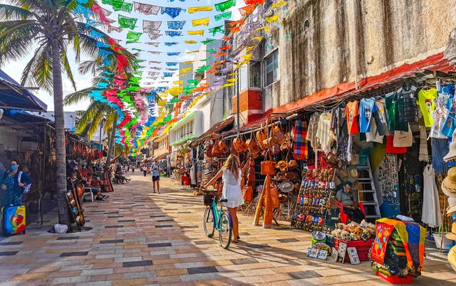 <p>The UK Foreign Office (FCDO) has updated its travel advice for eight popular tourist destinations due to a rise in methanol poisoning cases. </p>