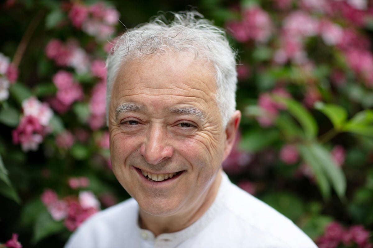 Children’s laureate Frank Cottrell-Boyce calls for national action to tackle ‘reading crisis’