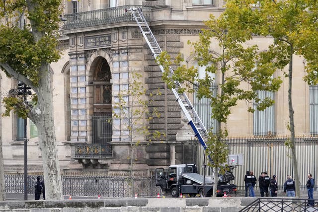 EUR-GEN FRANCIA-LOUVRE-MONTACARGAS