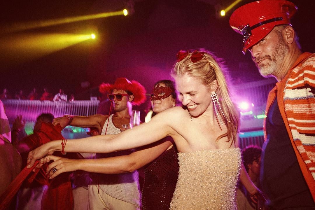 Whatever your vibe, there’s an entertainment option for you, from parties to karaoke and live bands