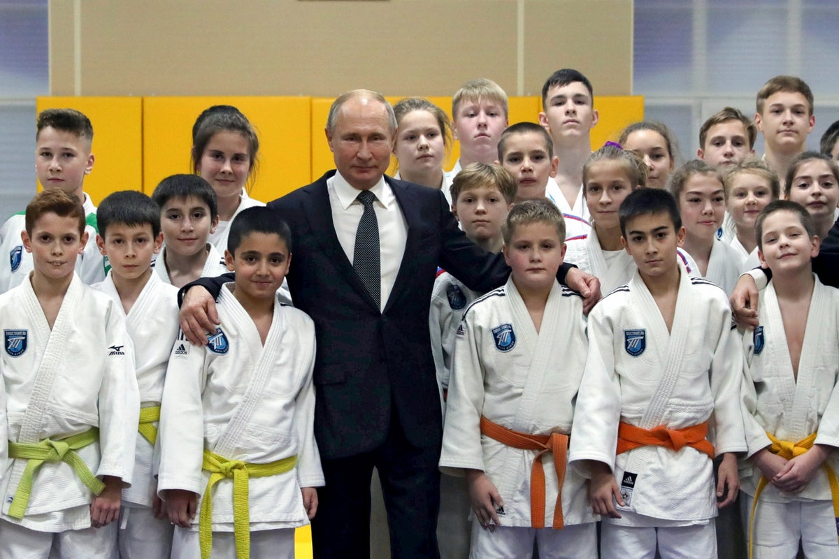 Russia’s population is shrinking rapidly. Putin is trying to put a stop to that
