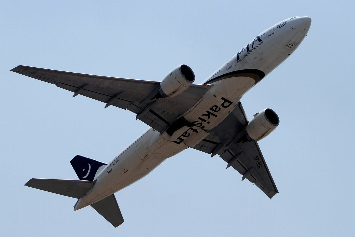 Pakistan Hava Yolları 5 il sonra Böyük Britaniya reyslərinə qayıtdı